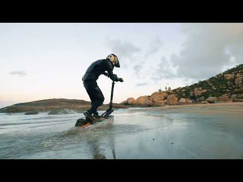 Ride in style with the KuKirin G2 MAX electric scooter. Experience the power of a 1000W motor and the convenience of a 960WH battery.